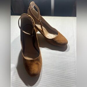 Gap Mary Jane gold/tan ankle strap round closed toe block heel work shoes 8.5